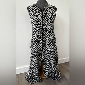Stylish Black and Cream Geometric Tunic